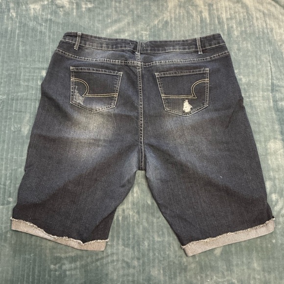 Womens Blue Denim distressed Shorts plus size 18 - Picture 2 of 5
